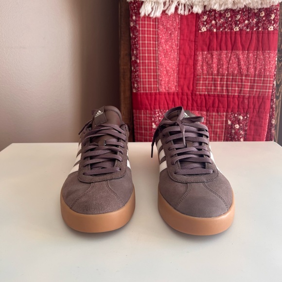 Adidas VL Court 3.0 Sneakers in Brown and White - Picture 6 of 7